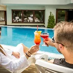 Bassiana Es Etterem Hotell