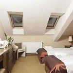 Hotell Bassiana Es Etterem Sárvár
