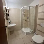 Bassiana Es Etterem Otel