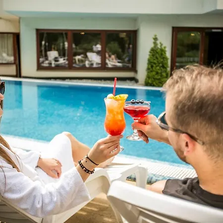 Bassiana Es Etterem Hotel
