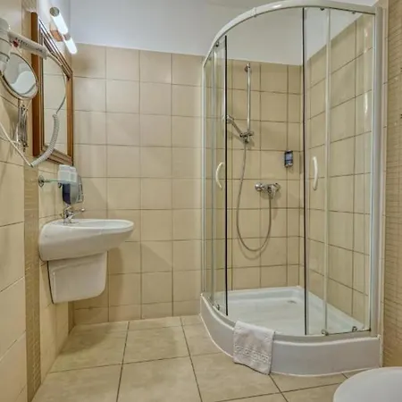 Bassiana és étterem 4*