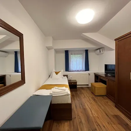 Bassiana Es Etterem Sarvar