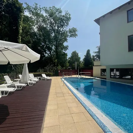 Hotel Bassiana Es Etterem Sarvar