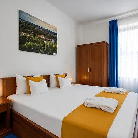 Bassiana Es Etterem Hotel 4*