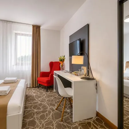 Hotel Bassiana Es Etterem 4*