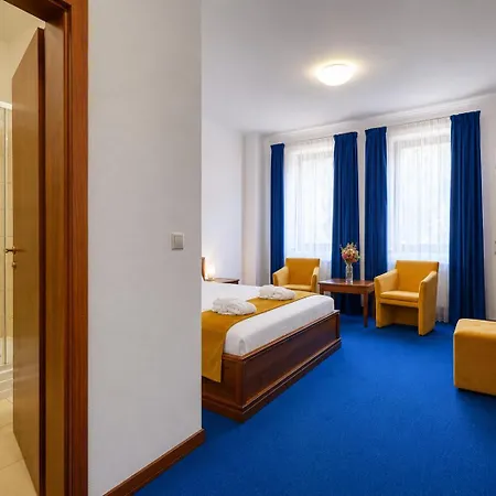 Hotel Bassiana Es Etterem 4*