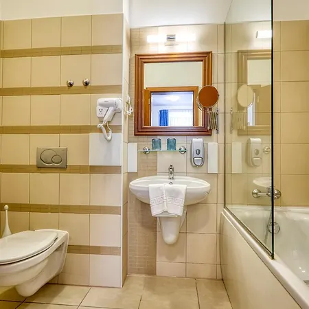 Hotel Bassiana Es Etterem